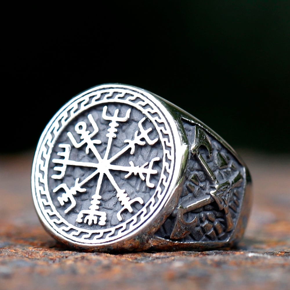 Front view of men's 316L stainless steel Viking Vegvisir compass ring featuring side crossed battle axes