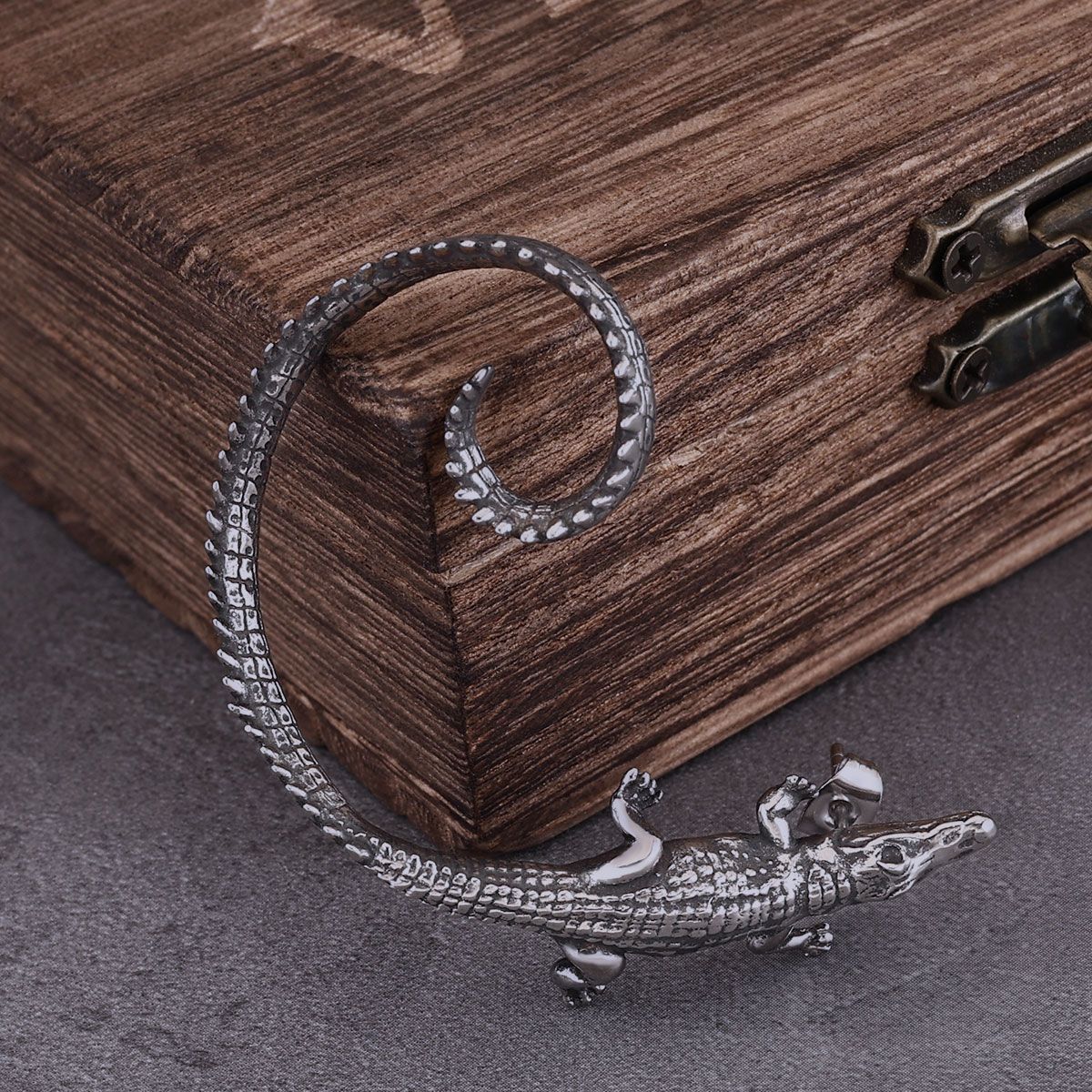 Stainless Steel Gothic Crocodile Ear Wrap Cuff Earring