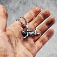 Close-up of the durable 316L stainless steel chain and pendant bail.