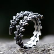 Side profile of the gothic vertebrae ring showcasing its robust texture and individual segments.