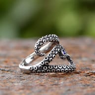 Side profile of winding stainless steel kraken tentacle ring