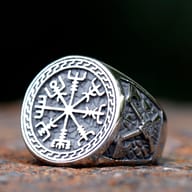 Front view of men's 316L stainless steel Viking Vegvisir compass ring featuring side crossed battle axes