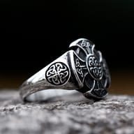 Detailed view of the smooth inner band and oxidized relief of the Celtic ring