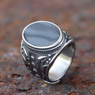 View of the men's 316L stainless steel ring with its bold black inlay.