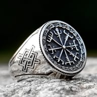 Top-down view of the detailed Vegvisir runic stave and knotwork border on stainless steel ring