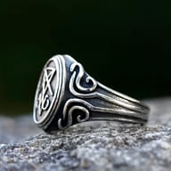 Side profile of the 316L stainless steel ring, highlighting its gothic-inspired band.